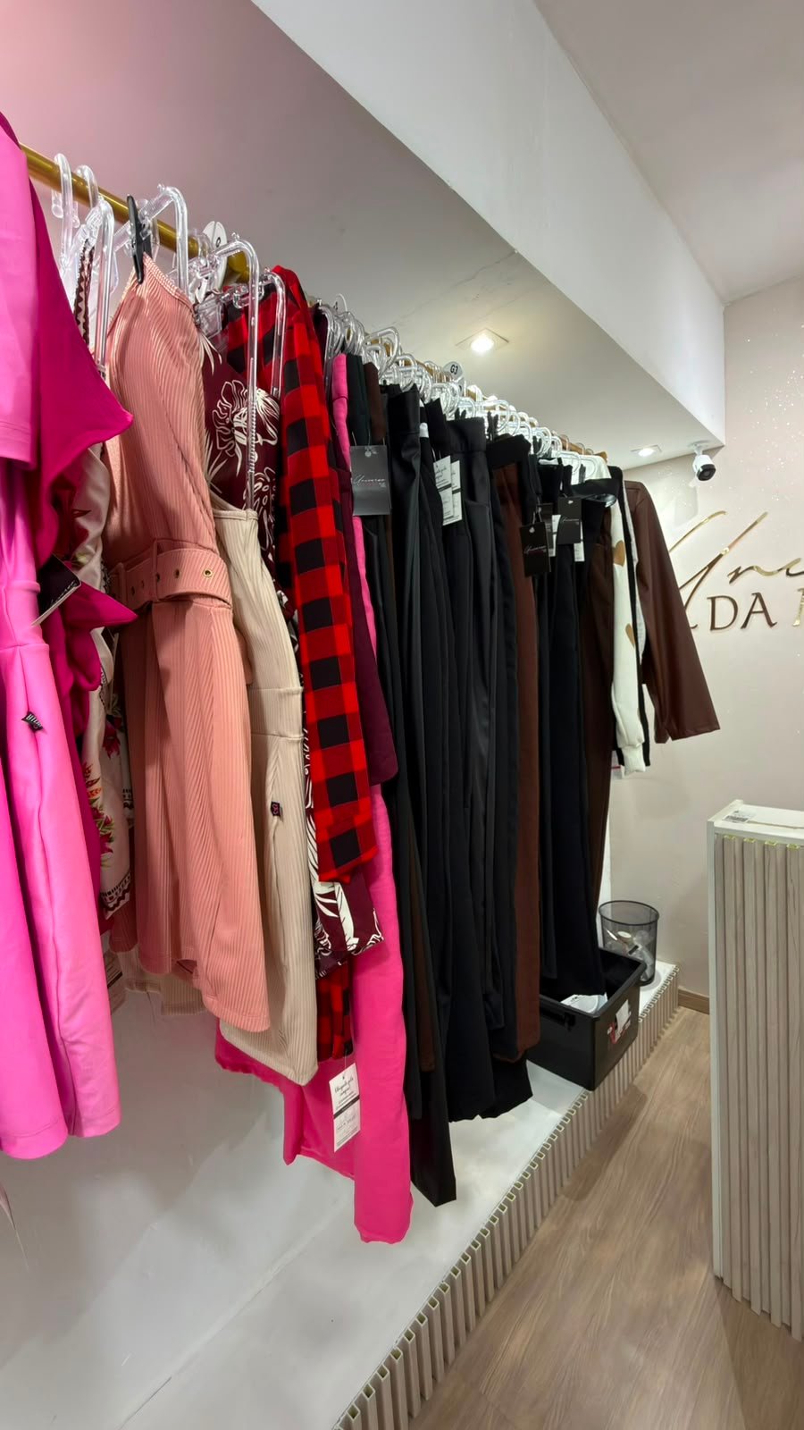 Araras roupas femininas coloridas plus size Universo da Moda