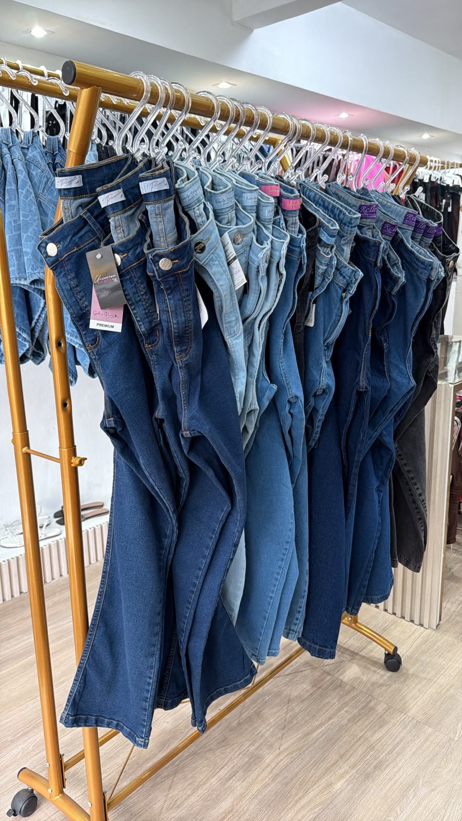 Calça jeans plus size feminina coleção Universo da Moda Várzea Paulista